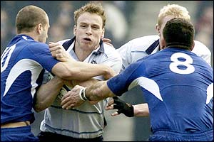 Scotland's Andrew Henderson holds off France's Frederick Michalak and Thomas Lievremont 