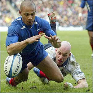 Pepito Elhorga misses a great chance to score France's second try