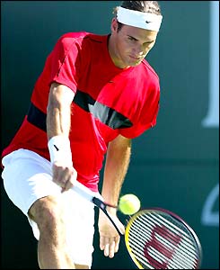 Roger Federer concentrates on a backhand