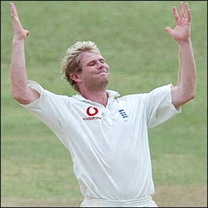 Matthew Hoggard bowls Tino Best lbw for two 
