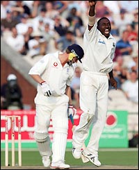 Dwayne Bravo finishes the day with figures of 3-36