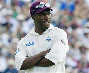 Brian Lara finds Graham Thorpe a hard man to shift as Ramnaresh Sarwan drops him twice