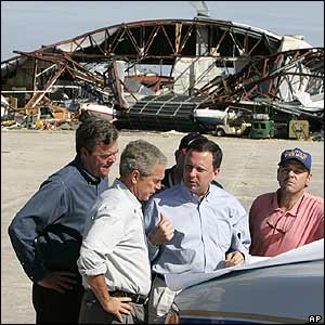 Florida Governor Jeb Bush (left) with his brother, US President George W Bush, and local officials