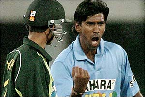  Laxmipathy Balaji bowls Yasir Hameed for two in the second over 