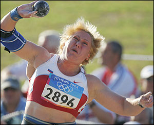 Irina Korzhanenko lines up an attempt 