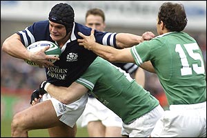 Scotland's Tom Philip is tackled by Ireland's Gordon D'Arcy and Girvan Dempsey 