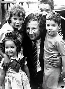 Sir Peter Ustinov with Suzanne Cloutier and their children