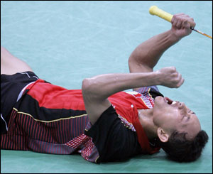 Soni Dwi celebrates winning bronze in badminton