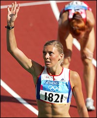 Lee McConnell finishes a comfortable second in her 400m heat