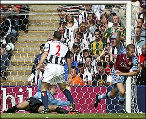 Olof Mellberg scores for Aston Villa