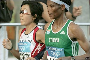 Mizuki Noguchi and Elfenesh Alemu start to put some daylight between themselves and the rest of the field