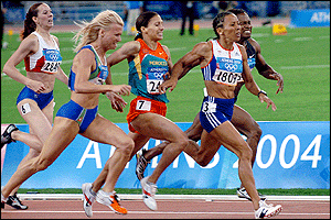 Holmes dips for the line