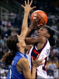 America's Yolanda Griffith takes aim in the women's basketball quarter finals
