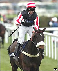 Amberleigh House wins the Grand National