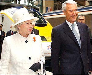 The Queen leaves the Eurostar accompanied by French transport minister Gilles de Robien