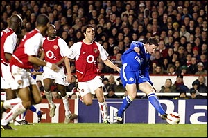 Wayne Bridge scores the winning goal as Chelsea beat Arsenal 2-1