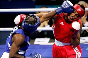 Mario Kindelan lands a shot on 17-year-old Briton Amir Khan