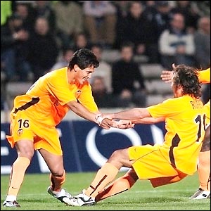 Francisco Rufete's celebrates his late winner for Valencia in Bordeaux