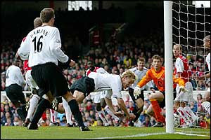 Sami Hyypia scores Liverpool's opener