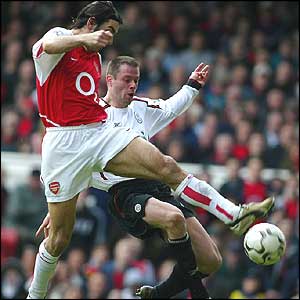 Robert Pires scores Arsenal's second