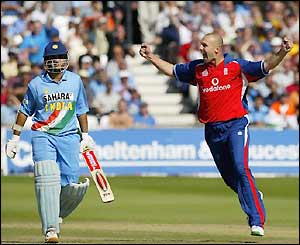 Alex Wharf gets Ganguly to sky a miscued pull shot into the gloves of Jones