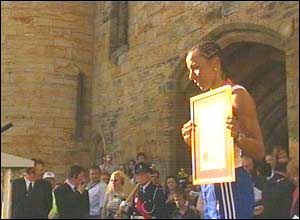 Standing in front of Tonbridge Castle, Holmes thanked the crowd and said this was a day she would never forget.