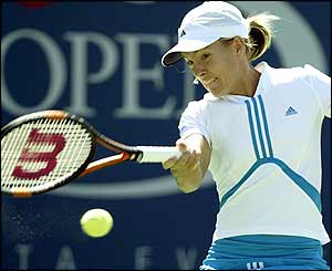 Justine Henin-Hardenne takes on Tzipora Obziler 