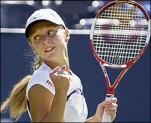 Anna Chakvetadze beats Anastasia Myskina 