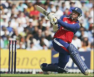 Marcus Trescothick succumbs to spin for a score of 27