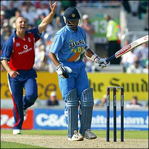 Rahul Dravid is removed by Alex Wharf