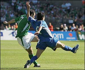 Andy Reid shoots to give the Republic a 2-0 lead