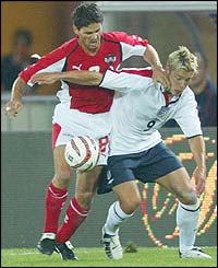 Alan Smith shrugs off a challenge from Austria's Dietmar Kuhbauer