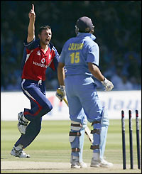 VVS Laxman is out for 9 runs, leaving India on 24-1