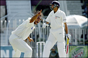 Shoaib Akhtar unsuccessfully appeals for Venkatsai Laxman's dismissal Laxman's dismissal 