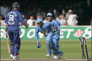 Paul Collingwood suffers an early exit