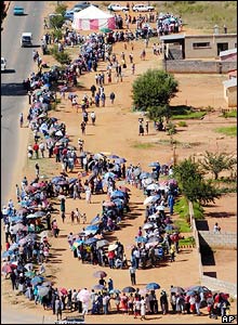 Queue for voting in Soweto