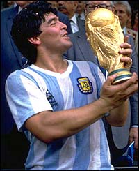 Maradona lifts the World Cup in 1986