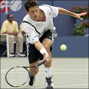 Tim Henman looks for his seventh win over Roger Federer