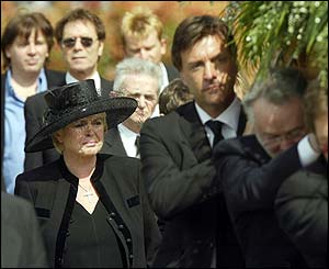 Sir Cliff (background), Gloria Hunniford and Richard Madeley (foreground)