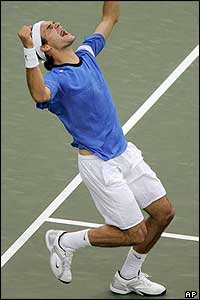 Roger Federer celebrates 