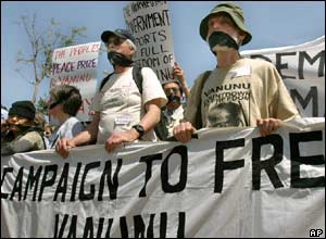 Supporters of Mordechai Vanunu demonstrate in Israel