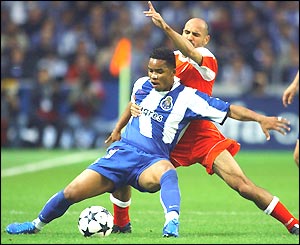 Porto's Carlos Alberto collides with Deportivo's Manuel Pablo