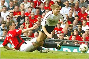 Gary Neville fould Steven Gerrard for a penalty