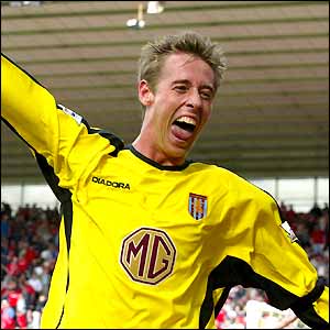 Peter Crouch celebrates his goal