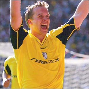 Kevin Davies celebrates his goal for Bolton