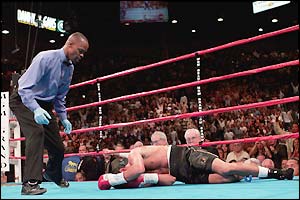 Oscar de la Hoya lies on the canvas