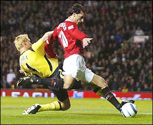 Liverpool's Sami Hyypia and Ruud van Nistelrooy 