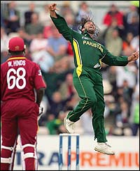 Shoaib Akhtar celebrates taking the wicket of Hinds