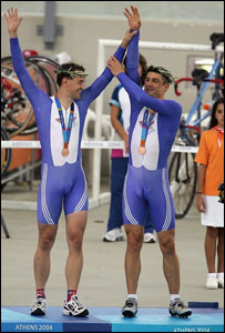 Ian Sharpe and Paul Hunter receive their bronze medals