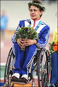 Grey-Thompson recieves her gold medal
